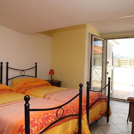 Bed And Breakfast Gigi Furci Siculo Esterno foto