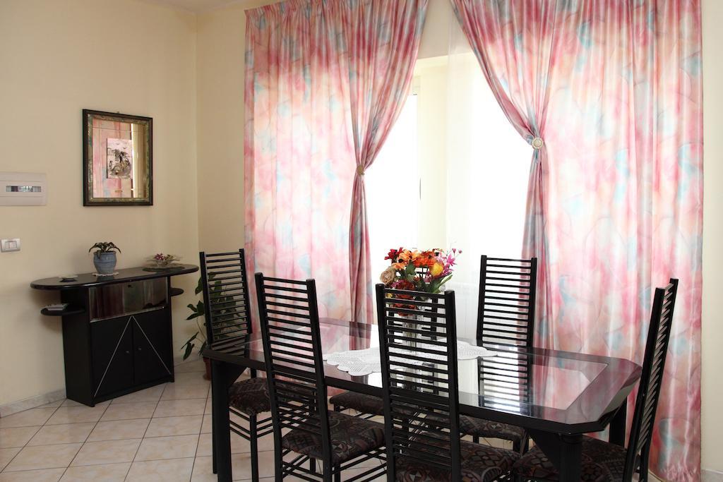 Bed And Breakfast Gigi Furci Siculo Camera foto