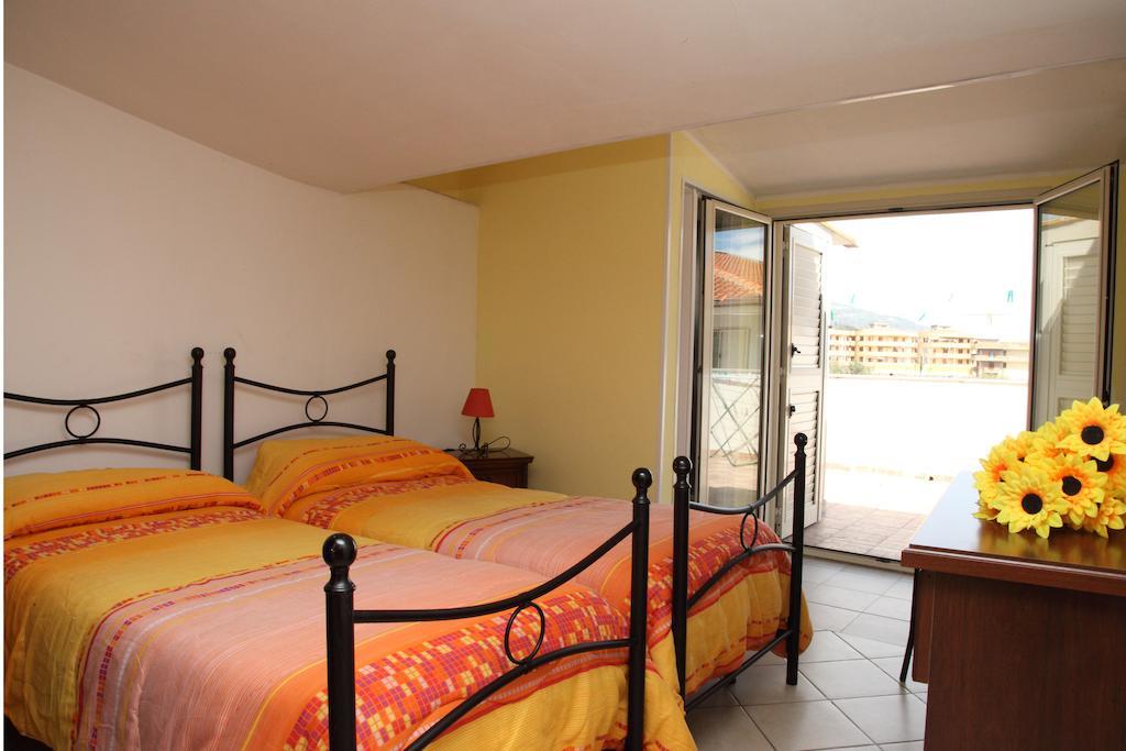 Bed And Breakfast Gigi Furci Siculo Esterno foto