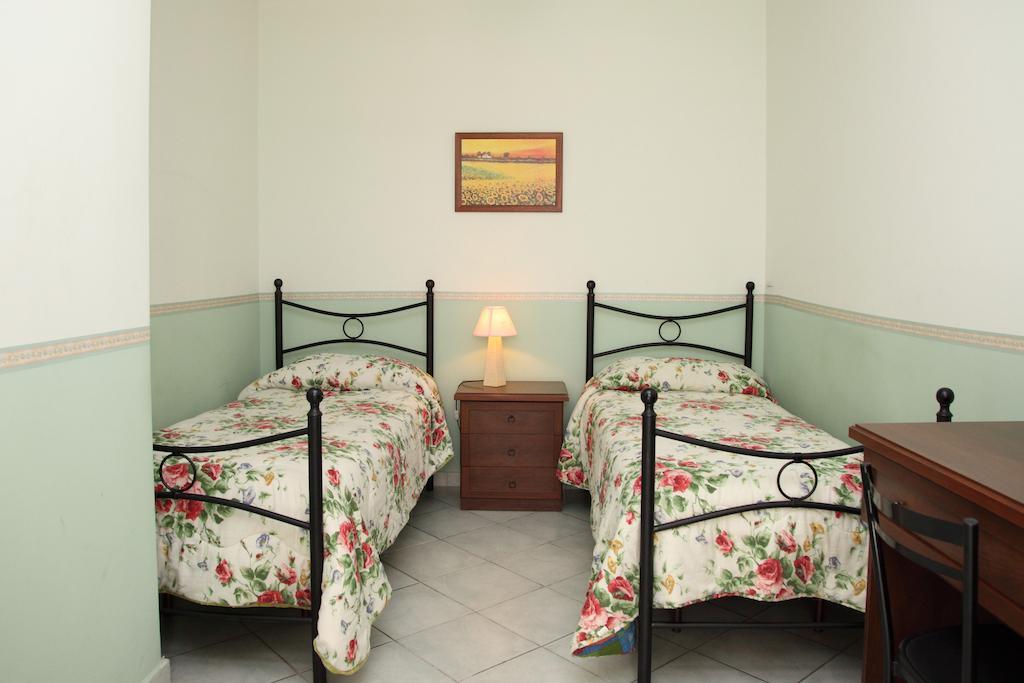 Bed And Breakfast Gigi Furci Siculo Esterno foto